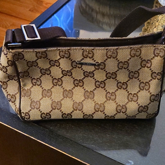 Authentic  Gucci mini clutch - Picture 1 of 7